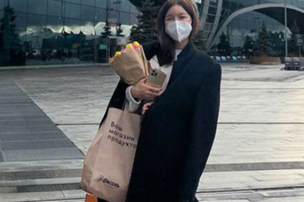 Yến Xuân mừng sinh nhật em trai thủ môn Đặng Văn Lâm, hình ảnh vui vẻ bên gia đình chồng tương lai gây chú ý-8