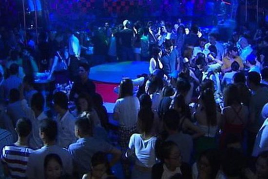 NÓNG: Đề xuất mở vũ trường, karaoke, quán bar, hàng rong... tại TP HCM