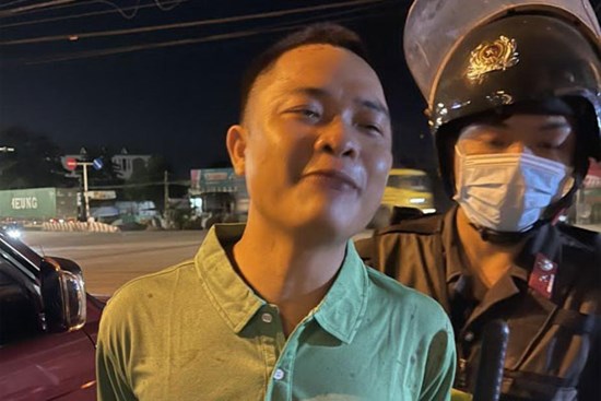 Vụ chồng vác xẻng đánh tử vong đồng nghiệp của vợ vì ghen tuông: Ớn lạnh nụ cười sau khi gây án