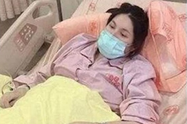 Duy trì thói quen này suốt 3 năm, người phụ nữ từ viêm chuyển sang ung thư dạ dày: Bác sĩ chỉ ra sai lầm khi uống nước khiến bệnh tình nặng hơn-4