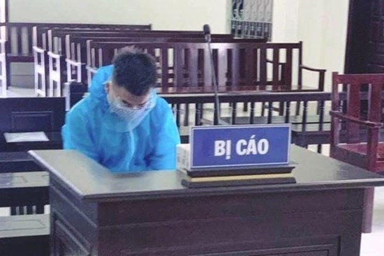 Thầy giáo phạt học trò nam dọn vệ sinh phòng thí nghiệm để dâm ô