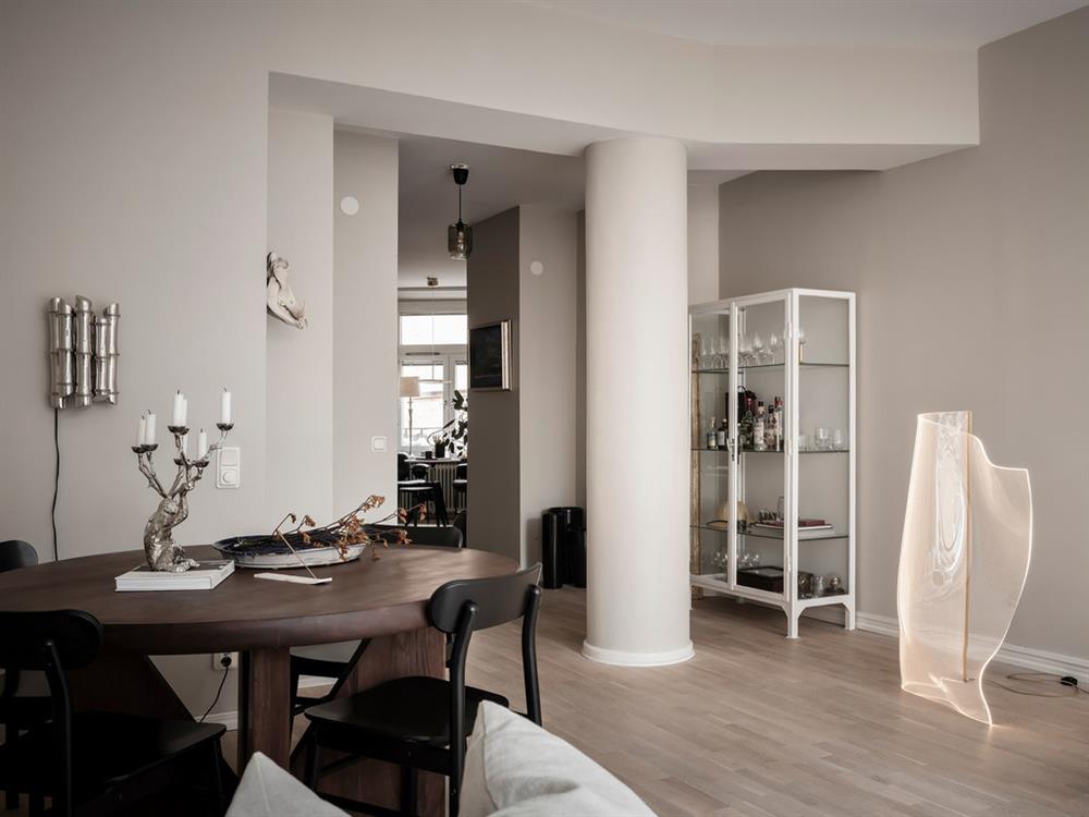 Khung cửa sổ hình vòm độc đáo cho căn hộ nhỏ trở nên sáng sủa và sang trọng-8