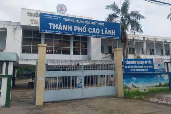 NÓNG: Thầy giáo Đồng Tháp chia sẻ nhầm màn hình khi dạy online, lộ clip phụ nữ lõa thể, người gửi là thầy Phó Hiệu trưởng-1