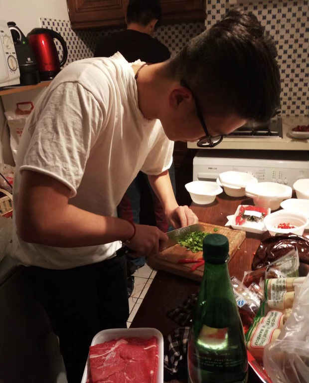 Nhóm nữ sinh lạ mặt để lại một dòng ghi chú, ông chủ quán lẩu đọc xong liền tức tốc lao đến bệnh viện-2