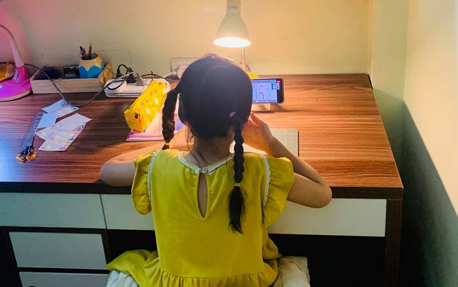 Bắt quả tang con chơi game trong giờ học online, mẹ trẻ hít 1 hơi để lấy lại bình tĩnh rồi xử lý ngay vấn đề bằng cách quá ĐỈNH!-1