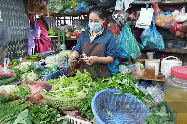 Ghé chợ mua rau đã hết gần 200.000 đồng, bà nội trợ TP.HCM méo mặt-2