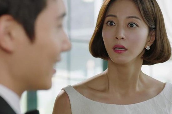 Tổng đài suốt ngày gọi điện cho chồng, tôi tò mò ấn nghe thì bủn rủn tay chân