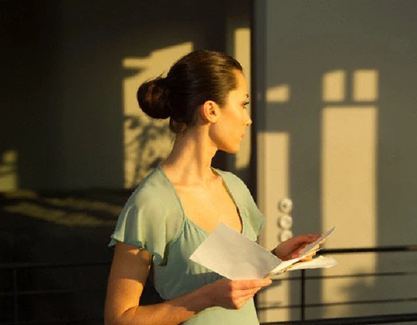 6 năm hôn nhân chồng như cái bóng vô hình, hành động của vợ khiến anh ta phải bật khóc lúc dọn đồ rời khỏi nhà!-2