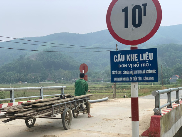 Cây cầu do ca sĩ Thủy Tiên tài trợ ở Nghệ An vừa xây đã bị nứt, nhà thầu nói gì?-2