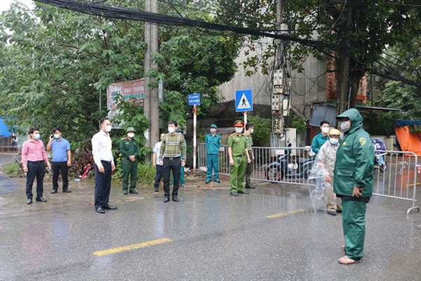 2 ổ dịch phức tạp nhất Hà Nội: Đã có 126 F0, hàng chục nghìn người liên quan, tạm dừng một số hoạt động-1