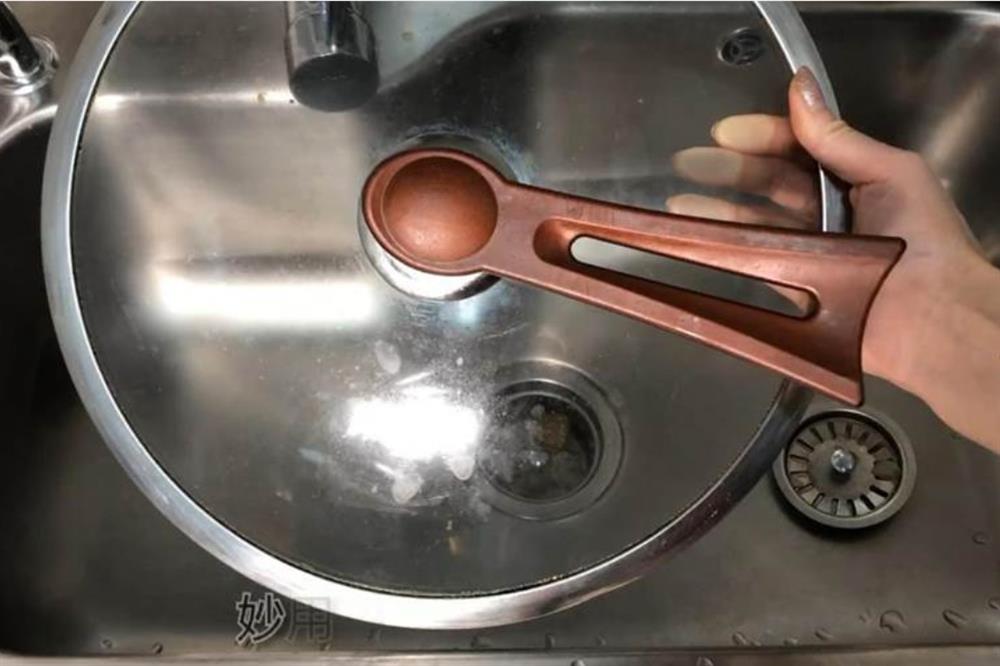 Thật thông minh khi đặt một chiếc bao tay cách nhiệt trong nhà bếp, bạn sẽ thấy chúng có tác dụng thần kỳ này-4