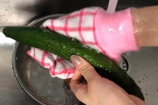 Thật thông minh khi đặt một chiếc bao tay cách nhiệt trong nhà bếp, bạn sẽ thấy chúng có tác dụng thần kỳ này