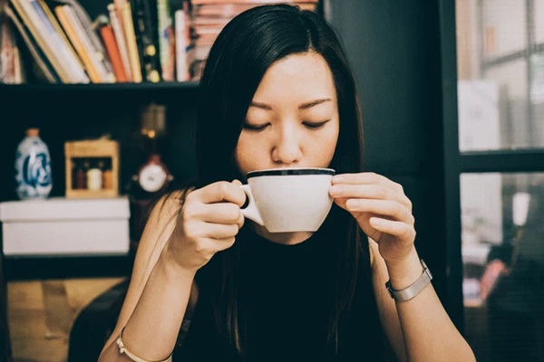 Duy trì thói quen này suốt 3 năm, người phụ nữ từ viêm chuyển sang ung thư dạ dày: Bác sĩ chỉ ra sai lầm khi uống nước khiến bệnh tình nặng hơn-1