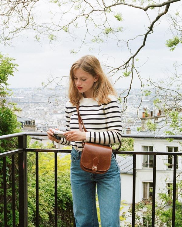 Gái Pháp diện quần jeans với 4 kiểu áo này để trông thật phong cách, thần thái-13