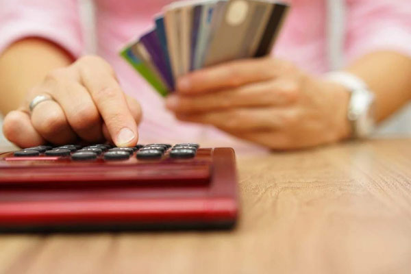 12 điều bạn làm hàng ngày tưởng chừng đơn giản nhưng lại chính là thủ phạm khiến tiền trong ví cạn kiệt-1