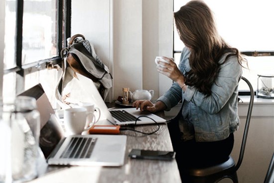 Muốn tăng lương thăng chức, tuyệt đối chớ đặt bàn làm việc ở 3 vị trí này!