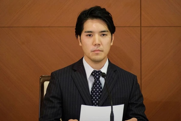 Chồng Công chúa Nhật Bản bất ngờ gửi lời xin lỗi, vấp phải phản ứng dữ dội từ dư luận-1