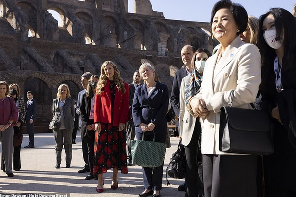 Cuộc hội ngộ đầy nước mắt sau 13 năm tìm kiếm ân nhân trong trận động đất kinh hoàng-9