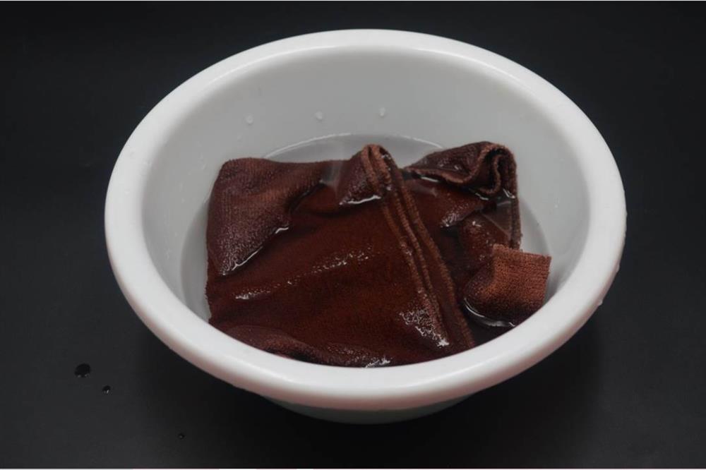 Đặt một chiếc khăn cũ trước cửa, nhiều người không biết nó có ích gì, nhưng khi làm thử chắc&nbsp;chắn ai cũng khen thông minh-4