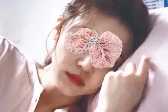 Cô gái đưa 6 người đàn ông đi kiểm tra ai là bố của con mình, kết quả khiến mọi người ngán ngẩm, cha mẹ quá xấu hổ vì cách dạy con