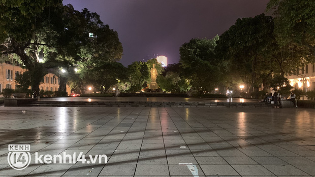 Không khí Halloween ngoài đường: Hà Nội vẫn vắng, Sài Gòn đông nghịt nhưng chưa thấy ai hoá trang-25