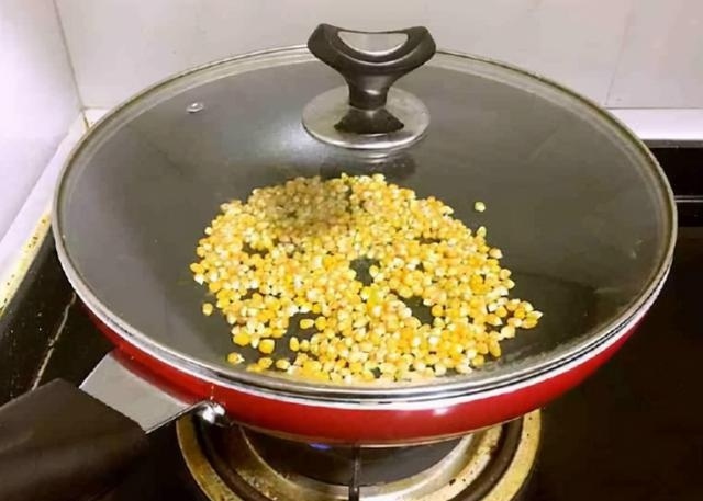 Làm bắp rang bơ vì sao không nổ, đầu bếp mách cách làm 50 hạt nổ đầy nồi-3