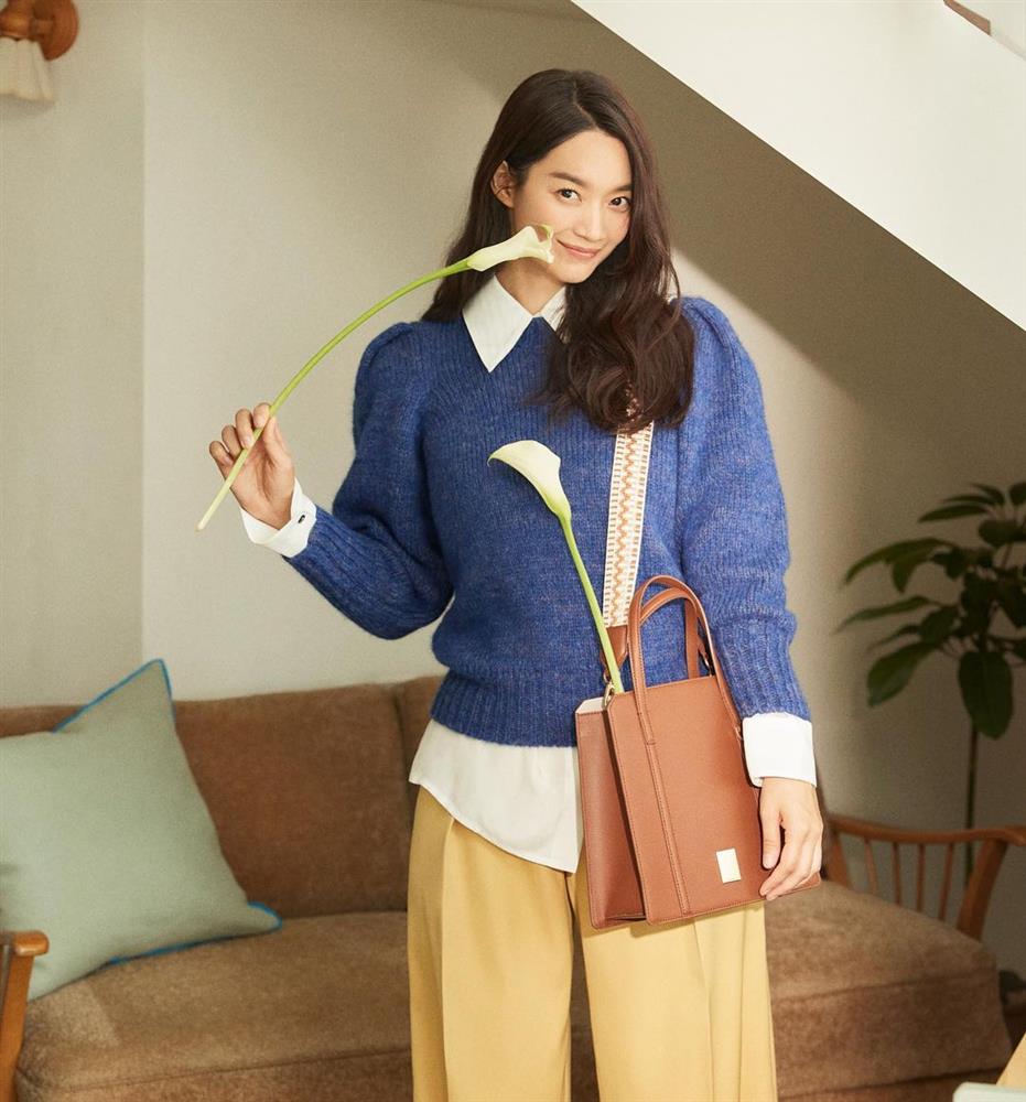 Sao Hàn 30+ rất chăm diện 5 items này để trông trẻ trung hơn tuổi-4