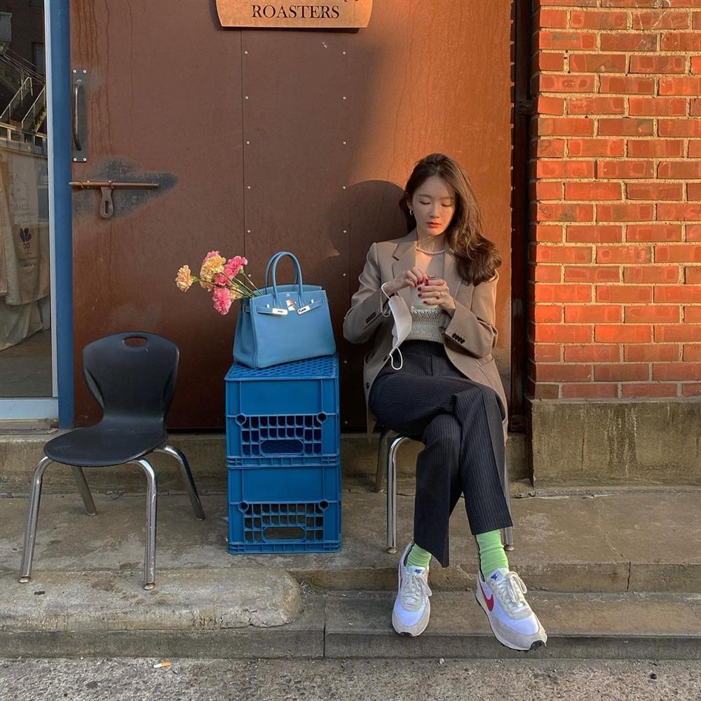 Sao Hàn 30+ rất chăm diện 5 items này để trông trẻ trung hơn tuổi-10