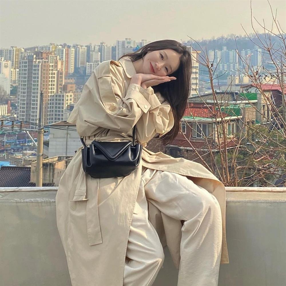 Sao Hàn 30+ rất chăm diện 5 items này để trông trẻ trung hơn tuổi-15