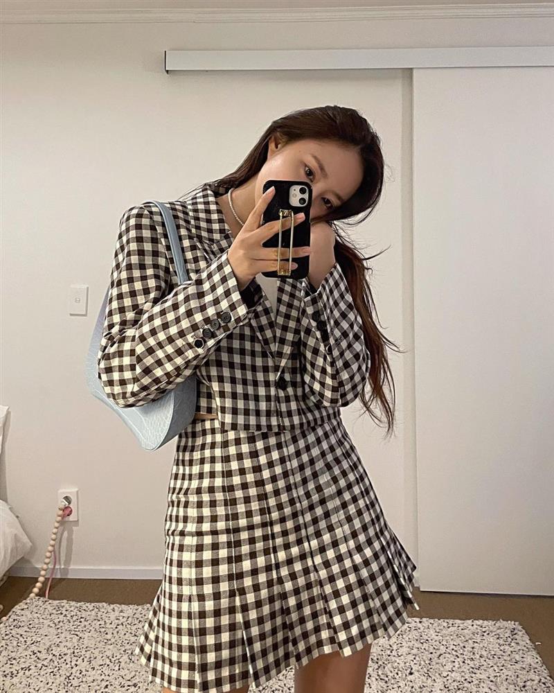 Sao Hàn 30+ rất chăm diện 5 items này để trông trẻ trung hơn tuổi-17