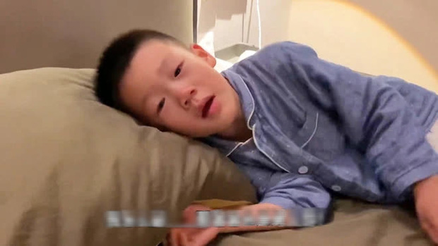 Con trai 6 tuổi phát hiện bố và mẹ tắm chung với nhau liền nổi giận đưa ra một yêu cầu, mẹ nghe xong hoảng hồn: Quá sức tưởng tượng!-1