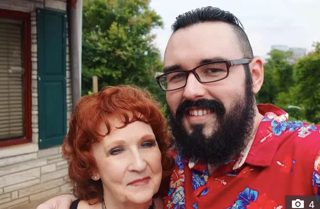 Cụ bà 71 kết hôn với chàng trai 17 tuổi: Cưới sau hai tuần quen nhau trong đám tang con trai và tiết lộ sốc về đêm tân hôn-2