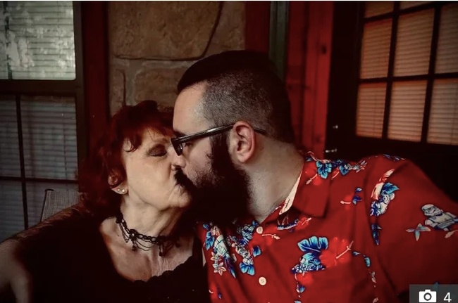 Cụ bà 71 kết hôn với chàng trai 17 tuổi: Cưới sau hai tuần quen nhau trong đám tang con trai và tiết lộ sốc về đêm tân hôn-3