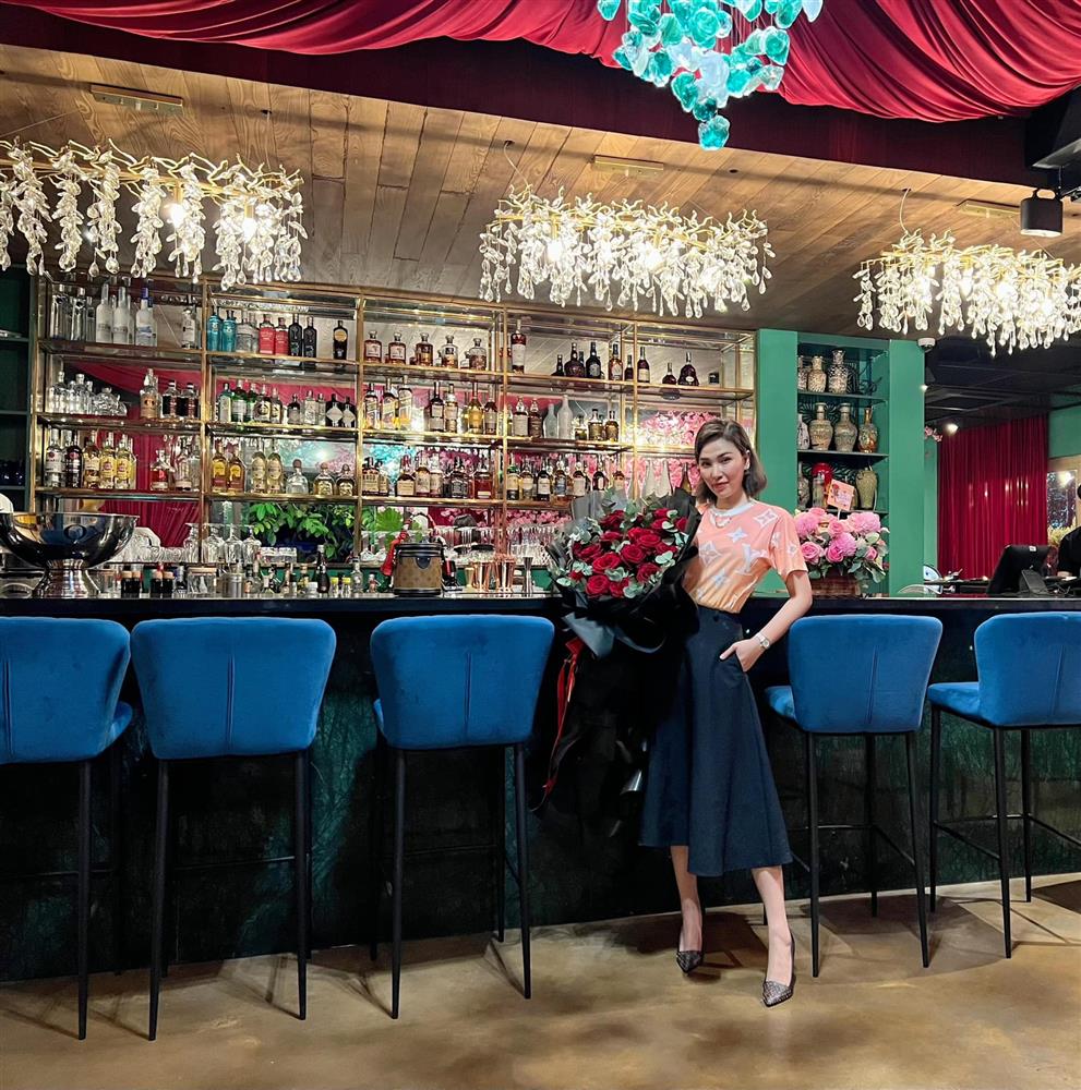 Diệp Lâm Anh và Quỳnh Thư: Bên kém sang dù đắp cả tá hàng hiệu, người sang chảnh với toàn đồ bình dân-5