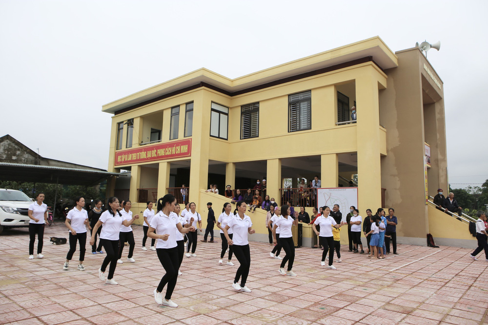 Nhà tránh lũ do ca sỹ Thủy Tiên tài trợ ở Hà Tĩnh: 1 huyện bù thêm 1,6 tỷ khi xây 2 căn-3