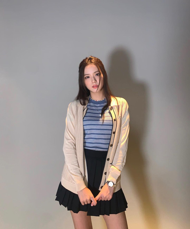 Black Pink có siêu năng lực diện áo cardigan không cầu kỳ, nhưng đẹp đỉnh cao-7