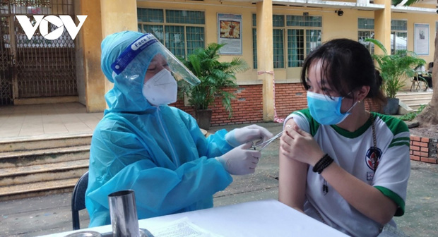 Không được phép tiêm cho trẻ em chưa đủ 12 tuổi-2