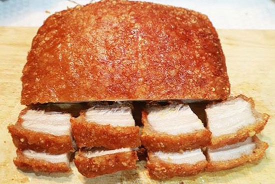 Ghim ngay cách này để làm thịt heo quay bằng nồi chiên không dầu được giòn ngon