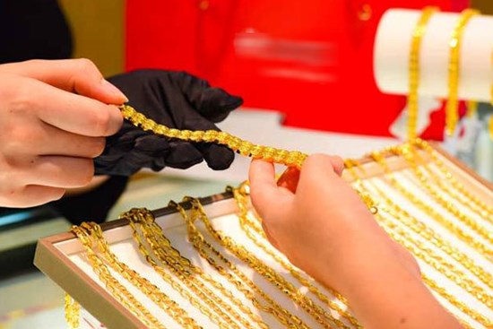 Giá vàng hôm nay 2/11: Tăng mạnh trở lại sau cú sụt giảm