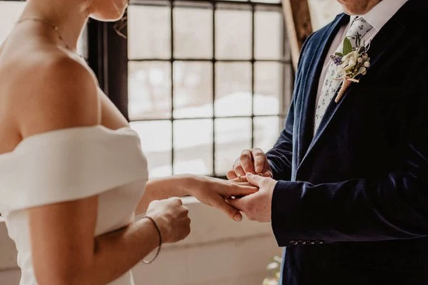 Vợ cặp bồ với đồng nghiệp nhưng không chịu thừa nhận, người chồng làm một điều khiến cô vợ nhục đến tận cùng-2