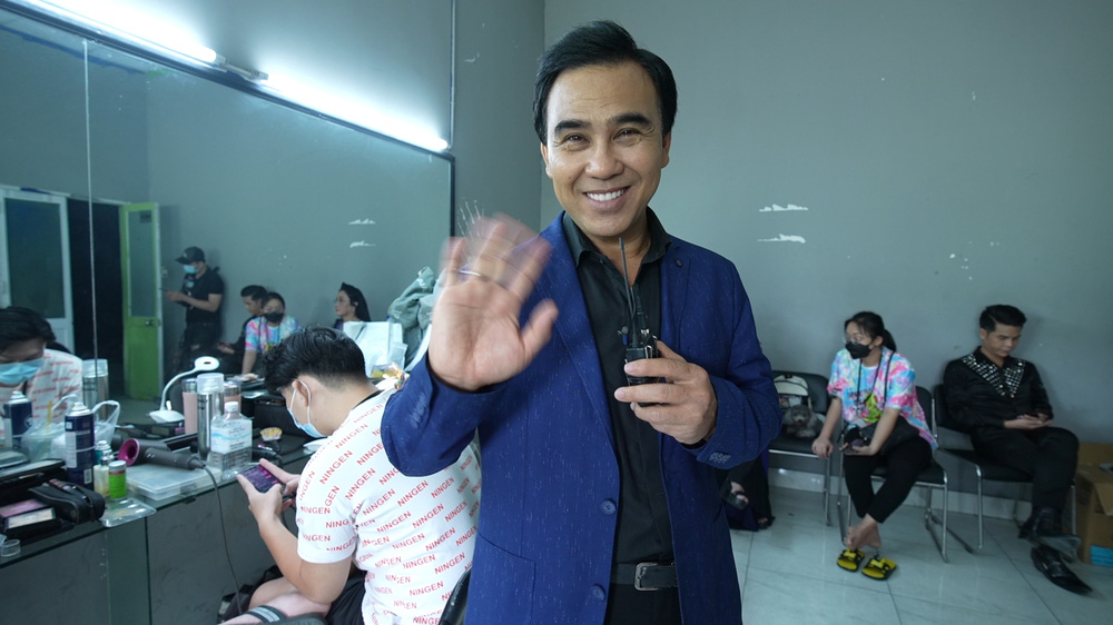 MC Quyền Linh: Suốt mùa dịch, tôi chỉ ở ngoài đường là chính, không về nhà luôn-1