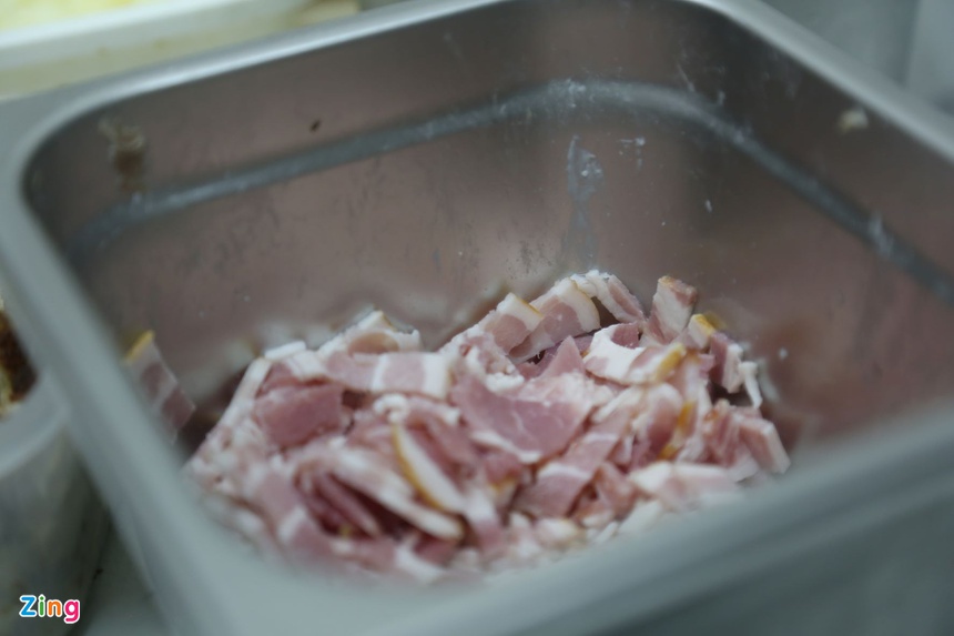 Tranh cãi về quán bánh mì bán thịt sống ở Hà Nội-2