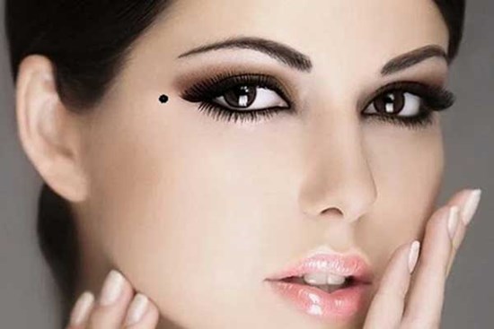 3 vị trí nốt ruồi đào hoa, ai sở hữu 1 cũng có tình duyên nở rộ