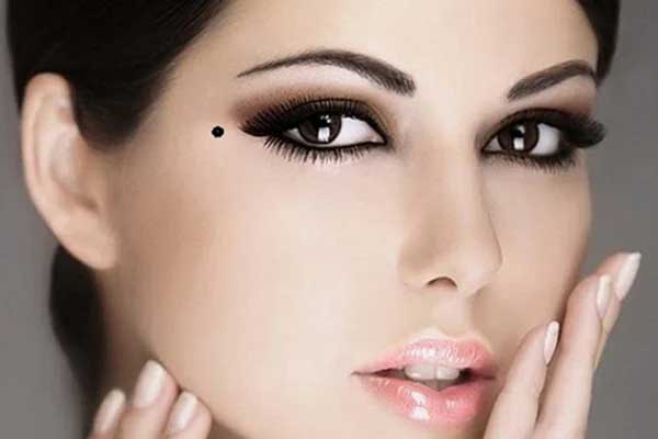 3 vị trí nốt ruồi đào hoa, ai sở hữu 1 cũng có tình duyên nở rộ-1