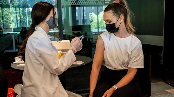 Giải đáp lo ngại: Liệu vắc xin phòng COVID-19 có làm giảm khả năng sinh sản của trẻ em trong tương lai hay không?-2