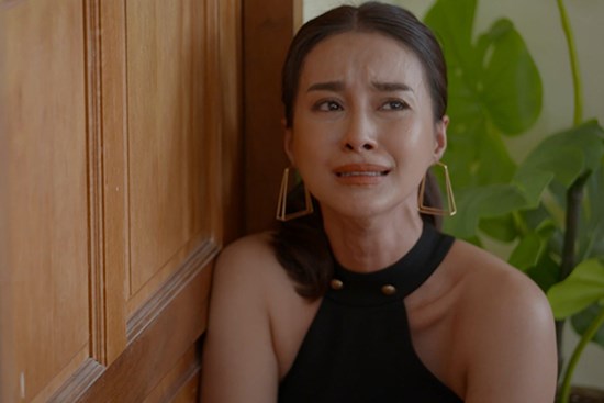 Hai năm đi làm xa, mẹ chồng không cho gọi điện cho chồng, lúc trở về tôi sốc khi thấy...