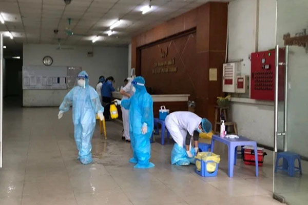 Bé gái khù khờ bị hiếp dâm, làm mẹ ở tuổi 15-5