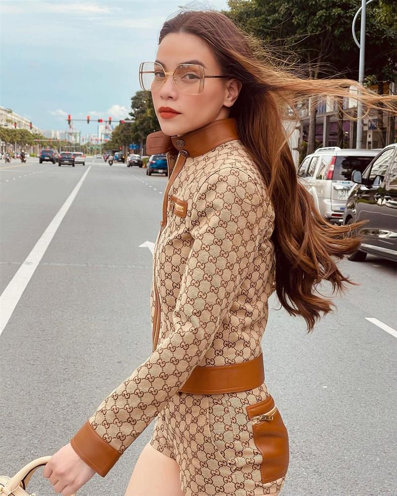 Hà Hồ phanh ngực ác liệt khi diện suit: Đại sứ gây tranh cãi mờ nhạt toàn tập trước nữ hoàng Gucci-2