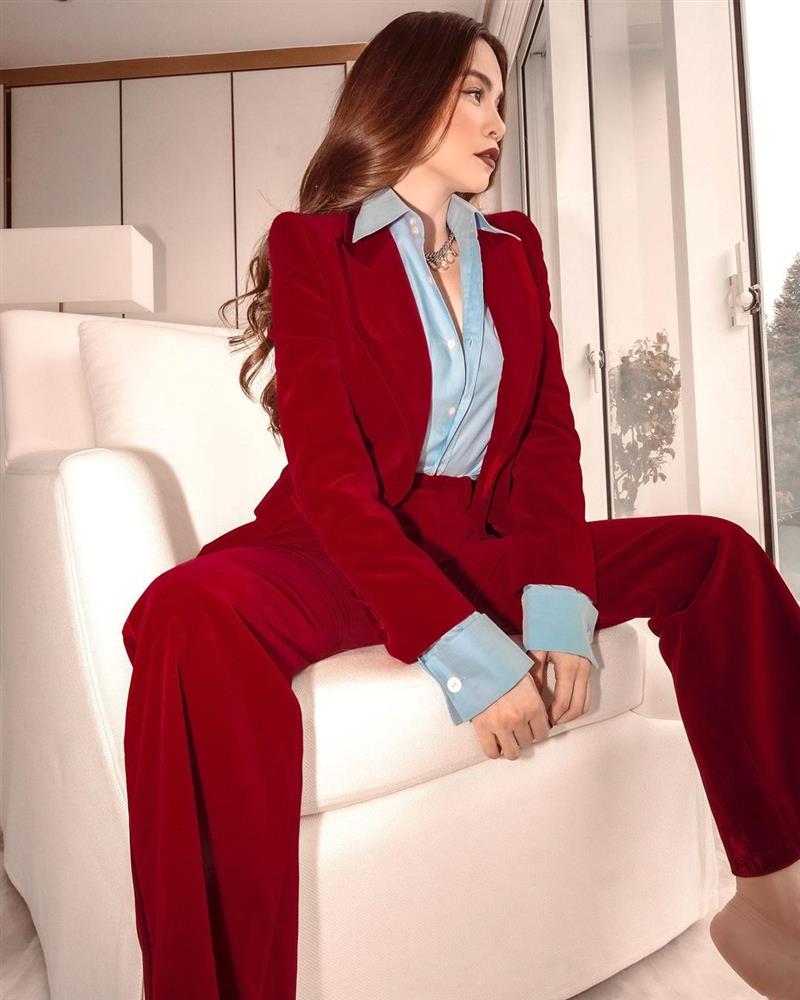 Hà Hồ phanh ngực ác liệt khi diện suit: Đại sứ gây tranh cãi mờ nhạt toàn tập trước nữ hoàng Gucci-5