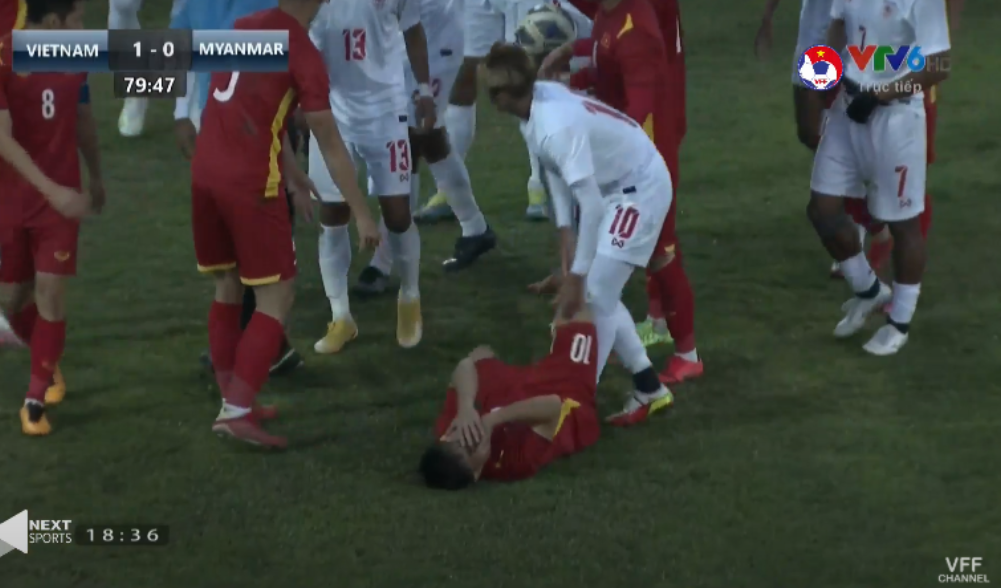 Đánh thẳng mặt Hoàng Anh của U23 Việt Nam, cầu thủ U23 Myamar phải nhận thẻ đỏ-1